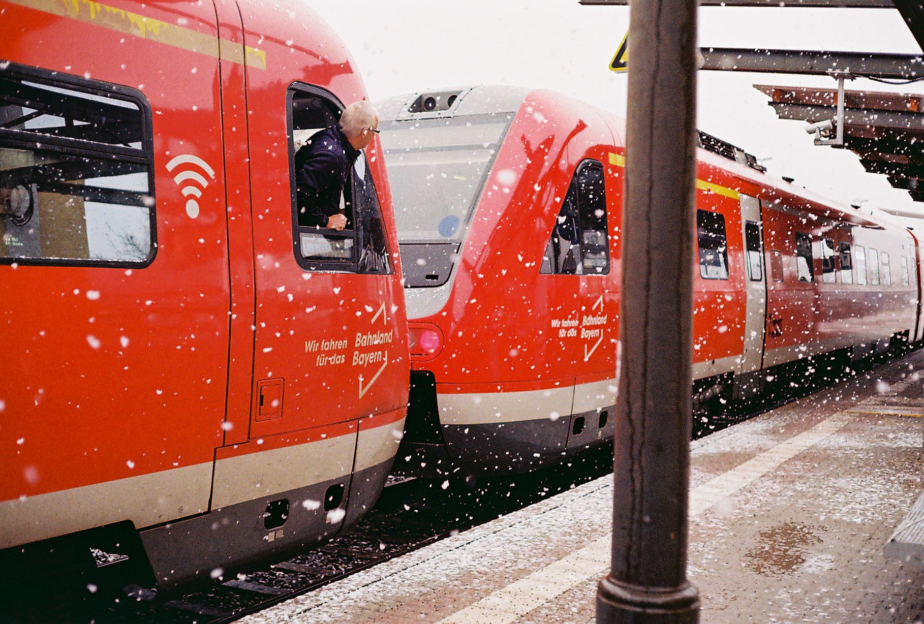 photograph: Schnee am Bahnhof